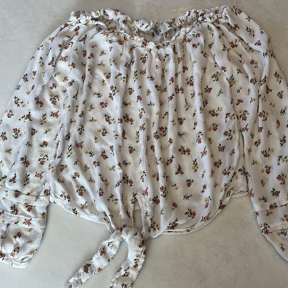 Hollister Floral Top Size S - Juniors - Picture 3 of 8